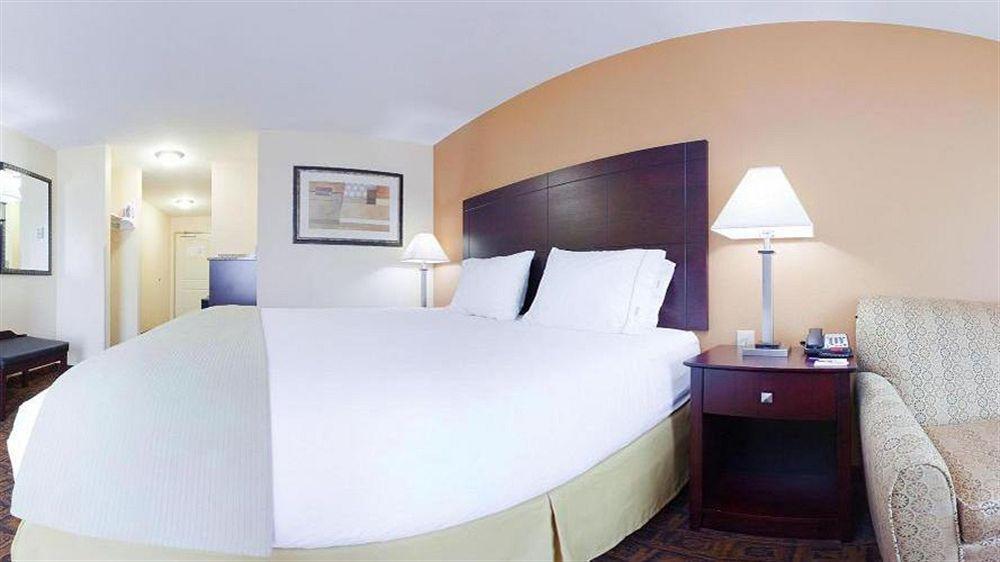 Express & Cincinnati - By Ihg Hotel