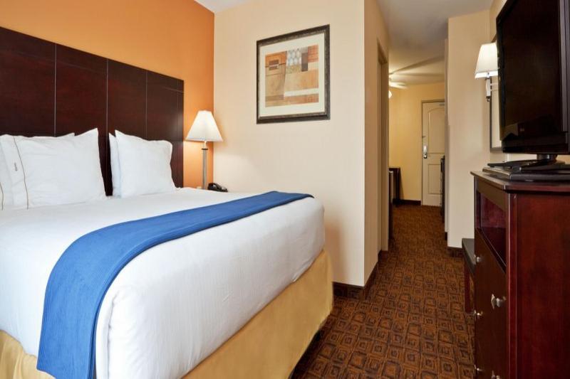 Hotel Express & Cincinnati - By Ihg Mason