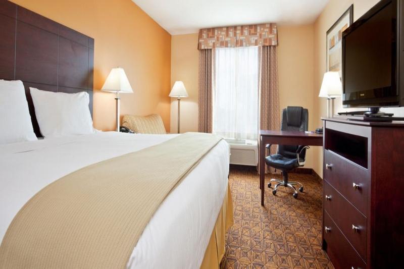 Hotel Express & Cincinnati - By Ihg