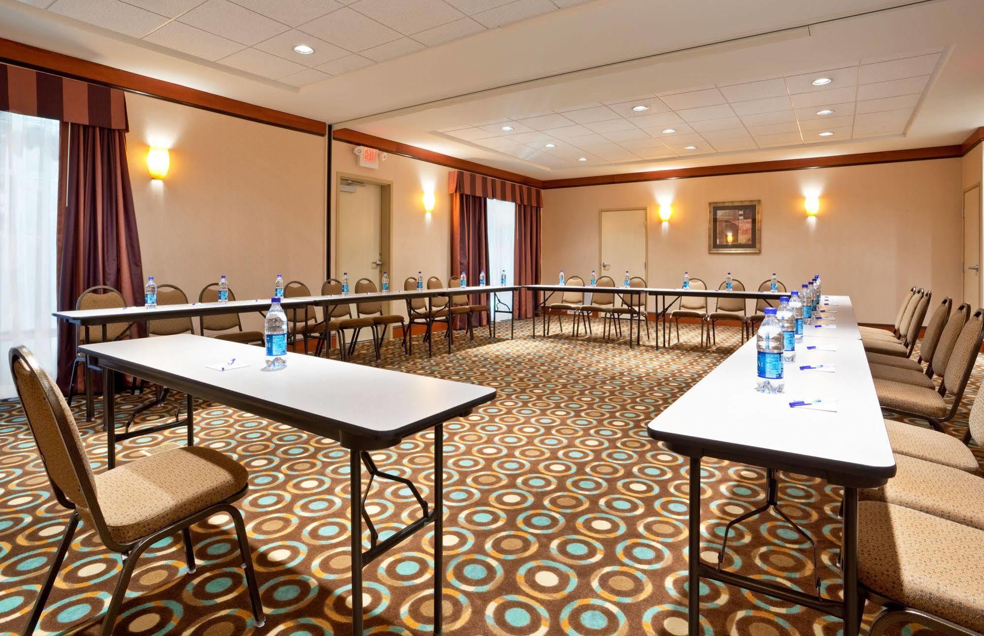 Hotel Express & Cincinnati - By Ihg